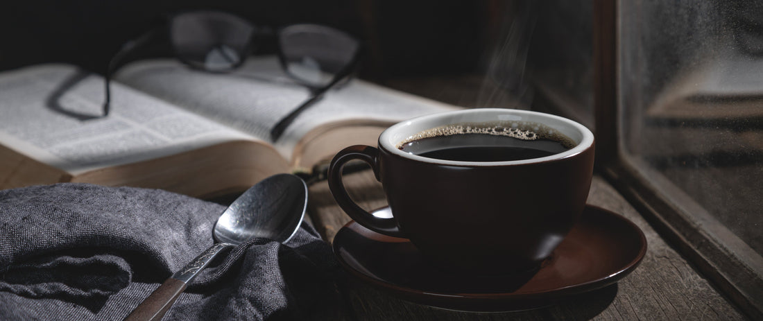 Como o café à noite influencia o corpo e o descanso