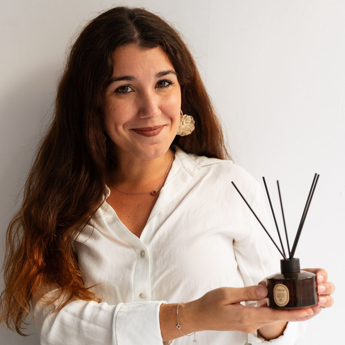 Ana Soares, da equipa Dreamura, com o Difusor de Varetas GOOD NIGHT